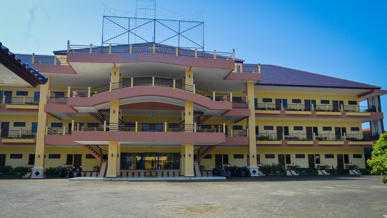 Uni Beach Hotel Pangandaran Esterno foto